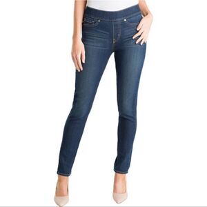 Signature by Levi Strauss Totally Shaping Pull On Skinny Jeans Size 6 Short